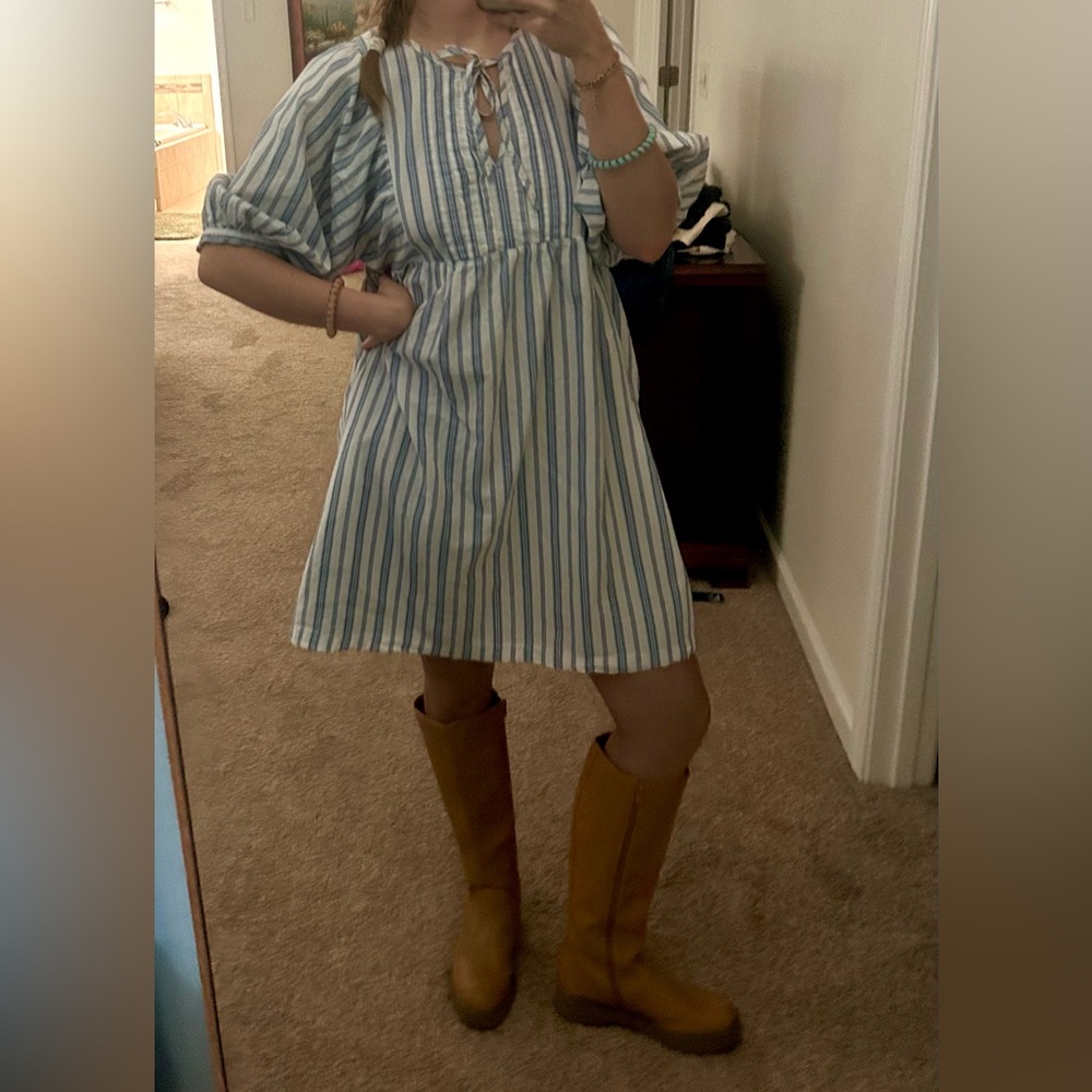 Universal Thread blue and White puff sleeve Striped Dress